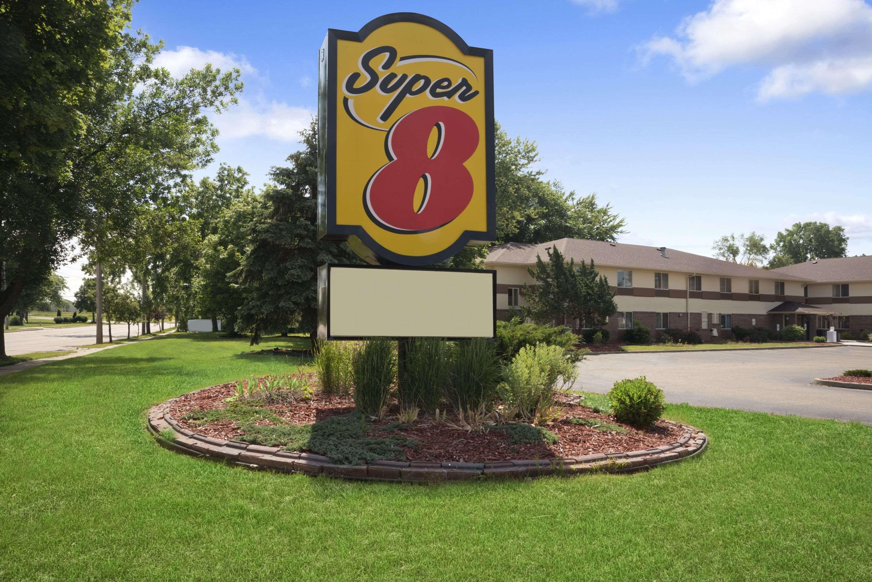 מלון Super 8 By Wyndham Whitewater Wi מראה חיצוני תמונה